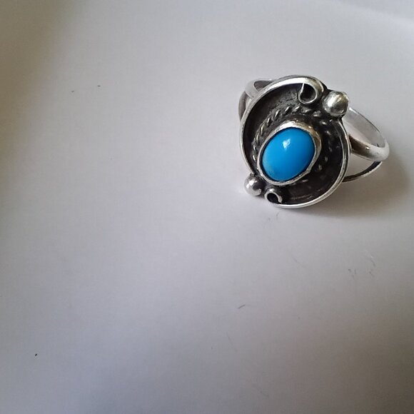 Authentic Vintage Navajo Sleeping Beauty Turquoise and Silver Ring - Picture 3 of 4